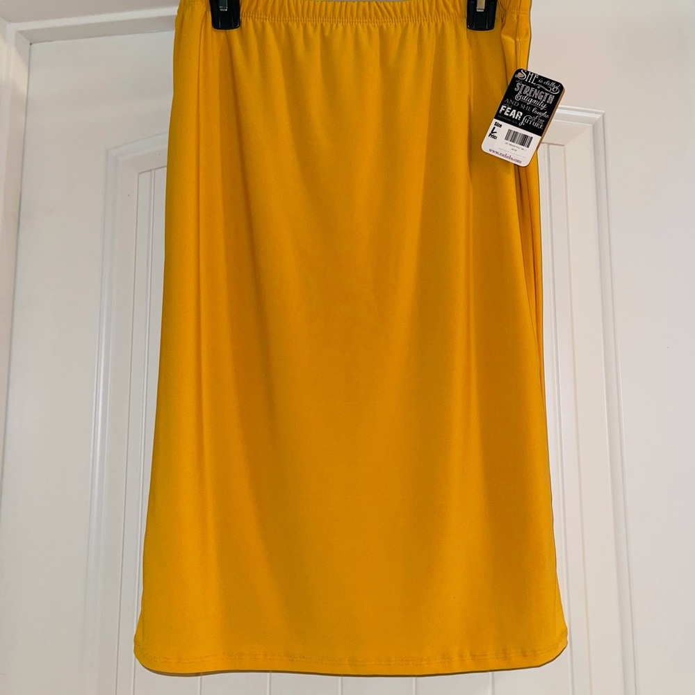 Brand New Zadie B Large Mustard Pencil Skirt.
